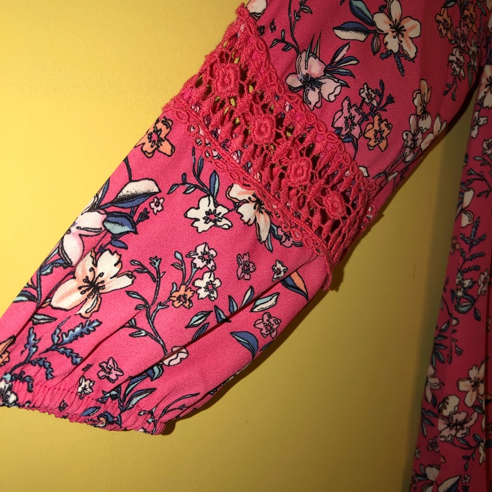 2/$15 NWT Top w/ Elastic Wrist B13 - Picture 5 of 7